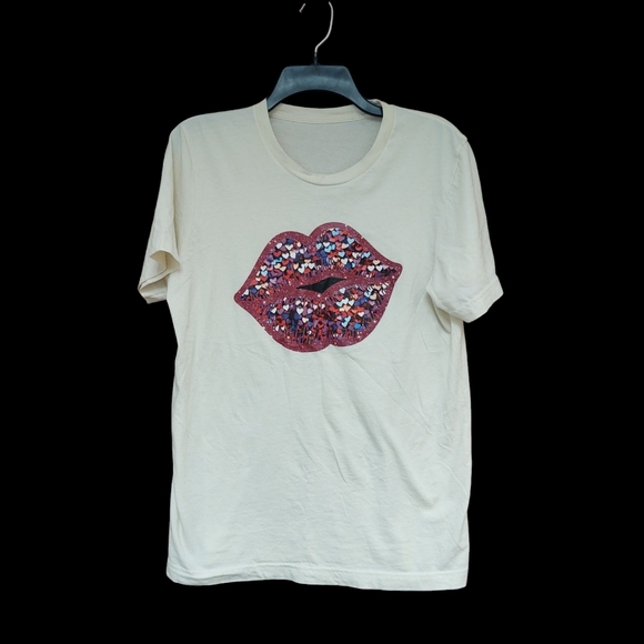 None Tops - *FINAL SALE* EUC Lips Graphic Tee Size M